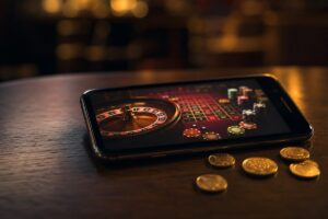Online Casino Bonus ohne Einzahlung – Smartphone mit Casino-Screen und Münzen